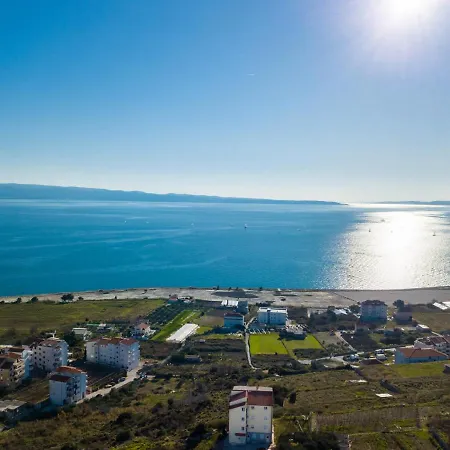 Sea View Apartment *